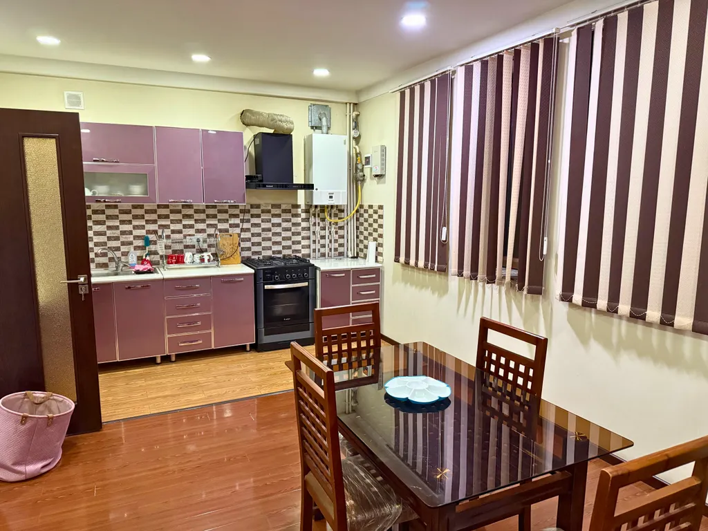 Танхаус рядом со множеством ресторанов