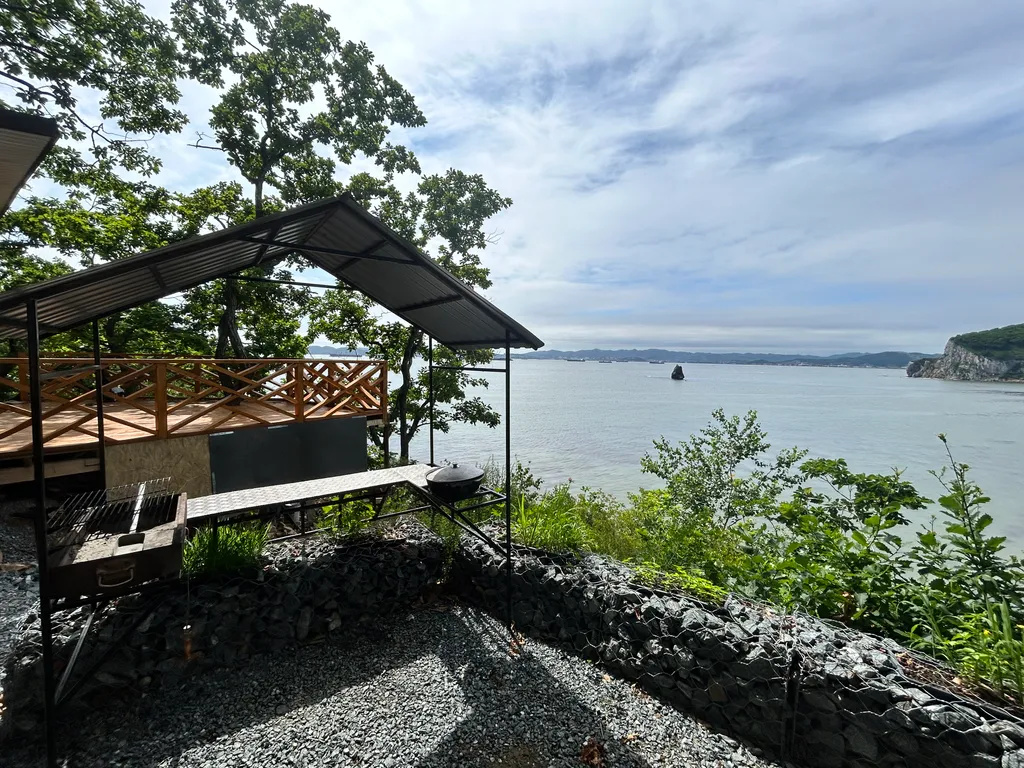 Домик у моря в бухте Лашкевича в Находке