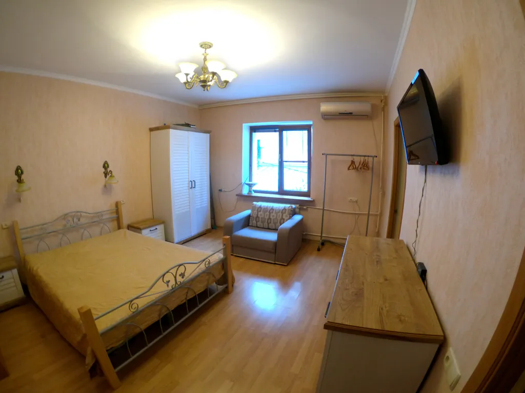 Квартира в тихом зелёном районе рядом с набережной и пляжем — аренда посуточно в Ялта