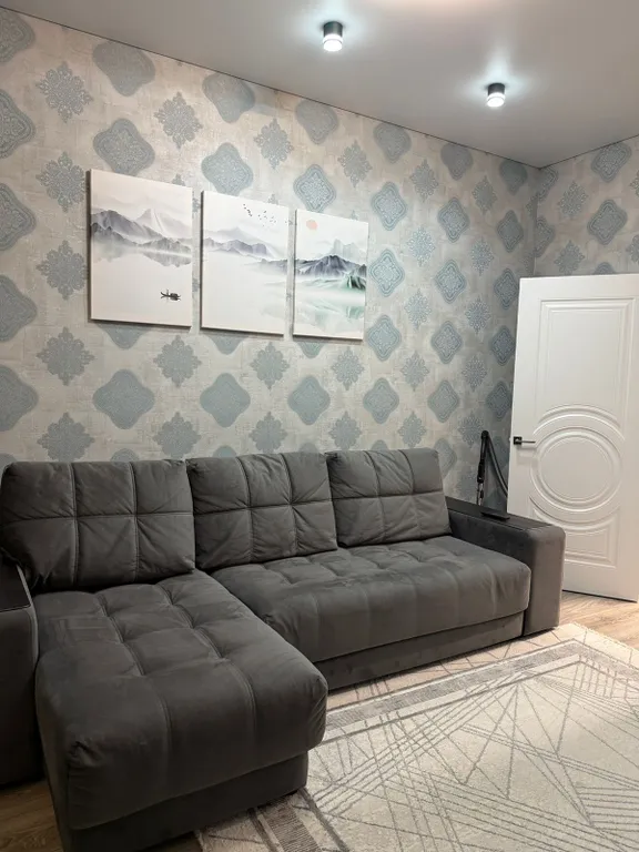 Двухкомнатная квартира на 1 этаже трёхэтажного дома