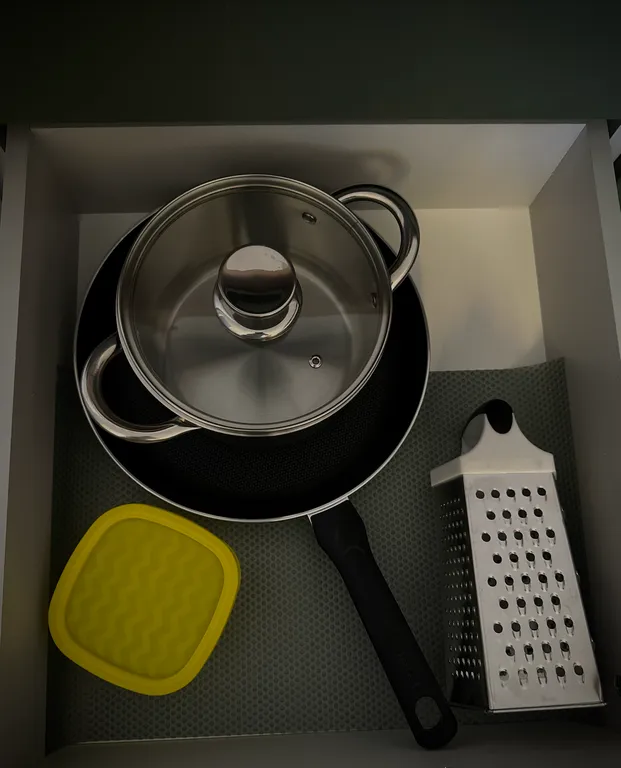 Солнечная квартира в центре города с видом на гору