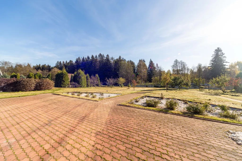 Уютный дом у озера