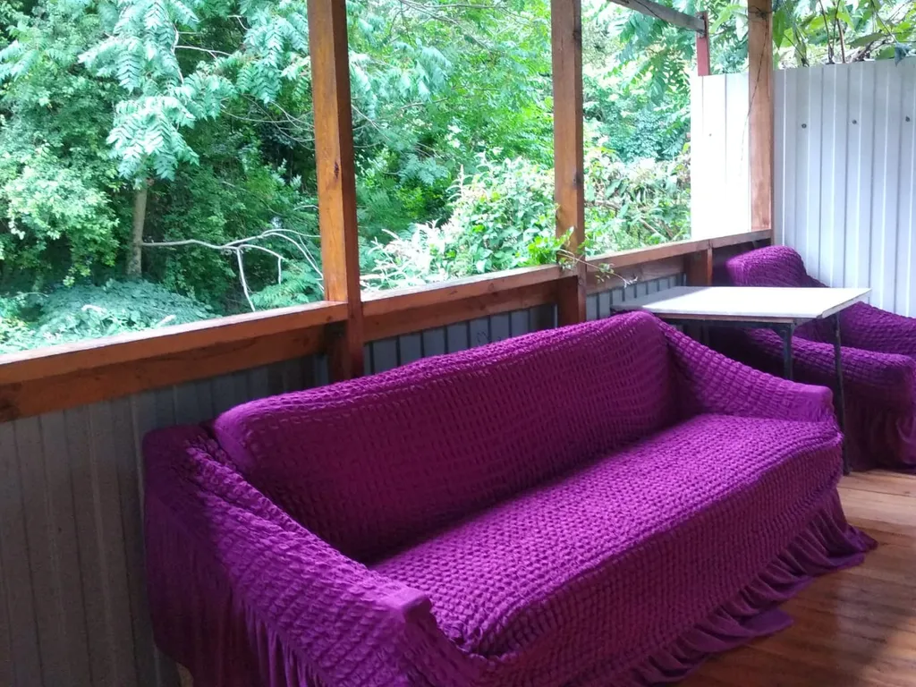 Коттедж Домик в лесу с видом на горы — аренда посуточно в Бетта