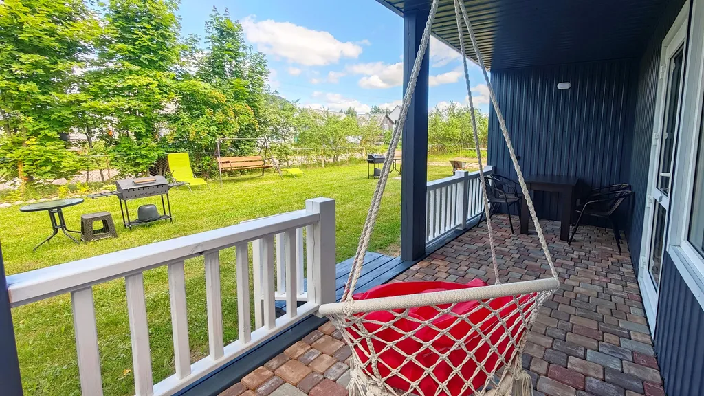 Изумрудная студия люкс с собственной террасой и отдельным входом