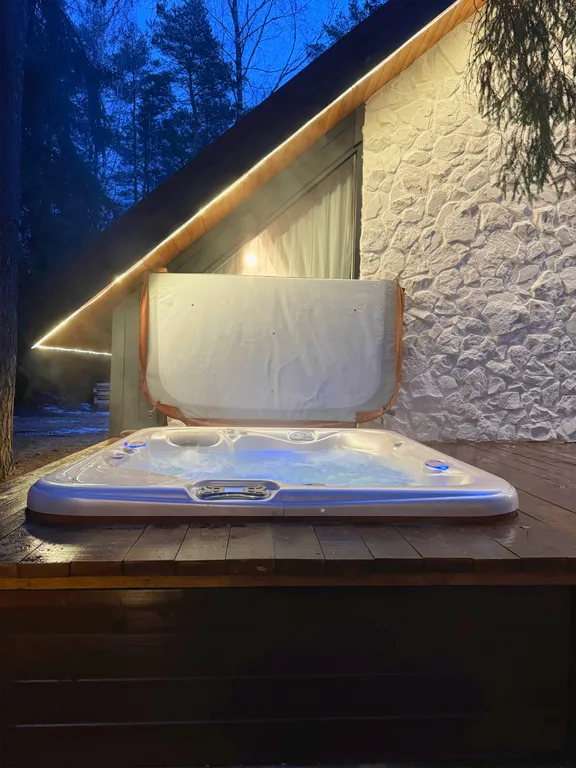 Уютный дом Elovoye в сердце леса с уличным спа-бассейном