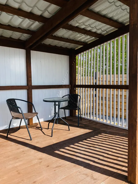 Домик вблизи озера