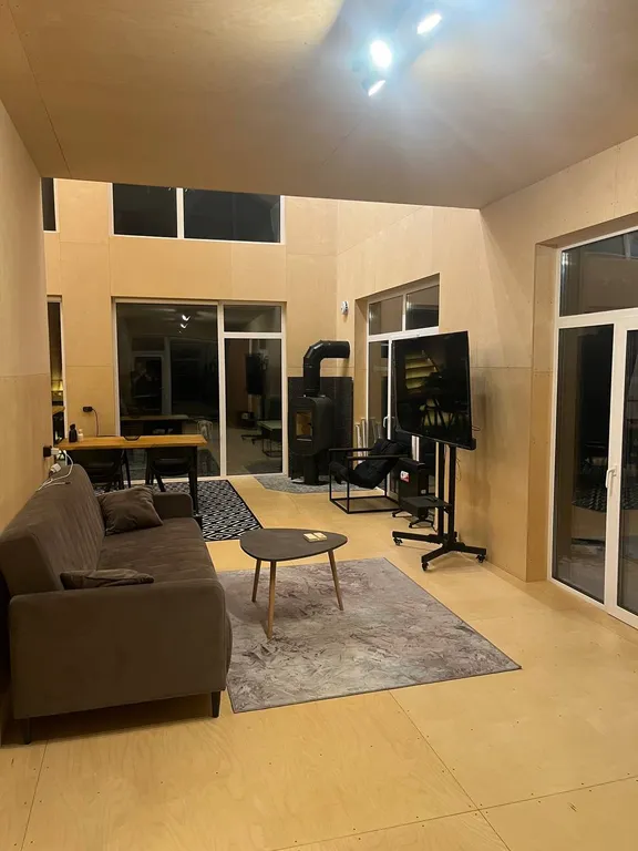 Барнхаус на берегу реки Кундыш