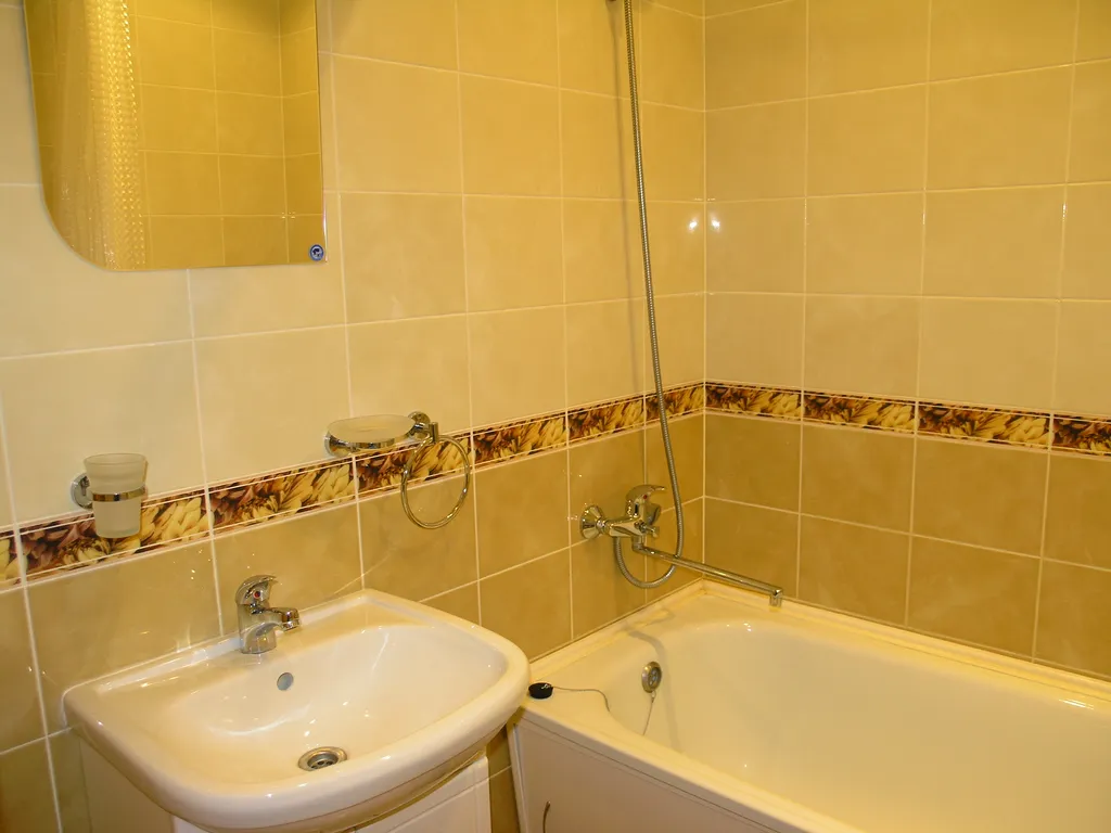 Светлая двухкомнатная квартира с евро ремонтом в многоэтажном доме