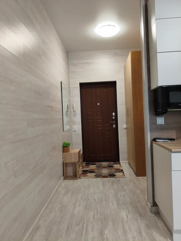 Светлая уютная студия с качелями и панорамным видом с балкон