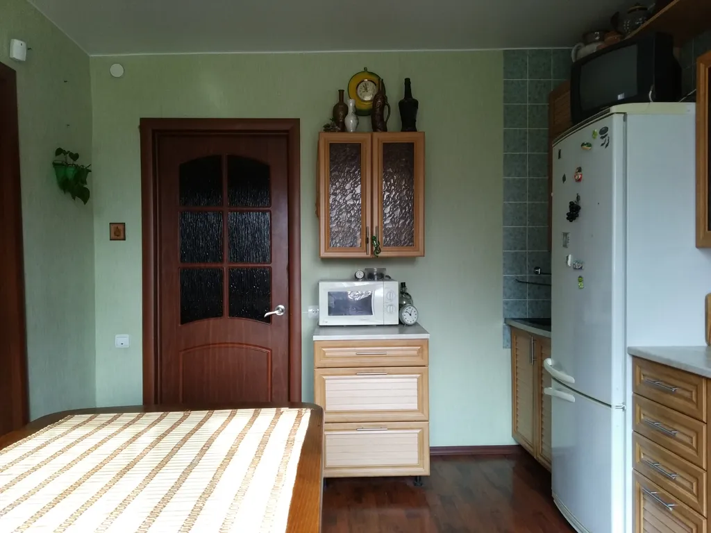 Уютный дом в черте города Осташков на берегу озера Селигер