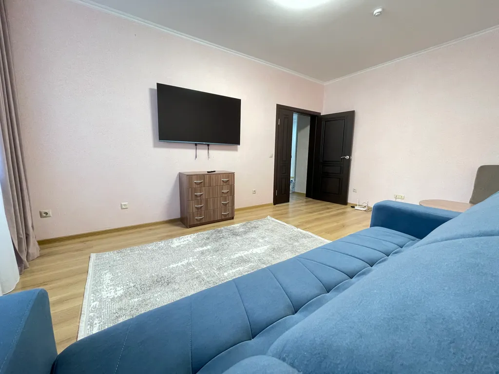 Просторная трехкомнатная квартира у моря