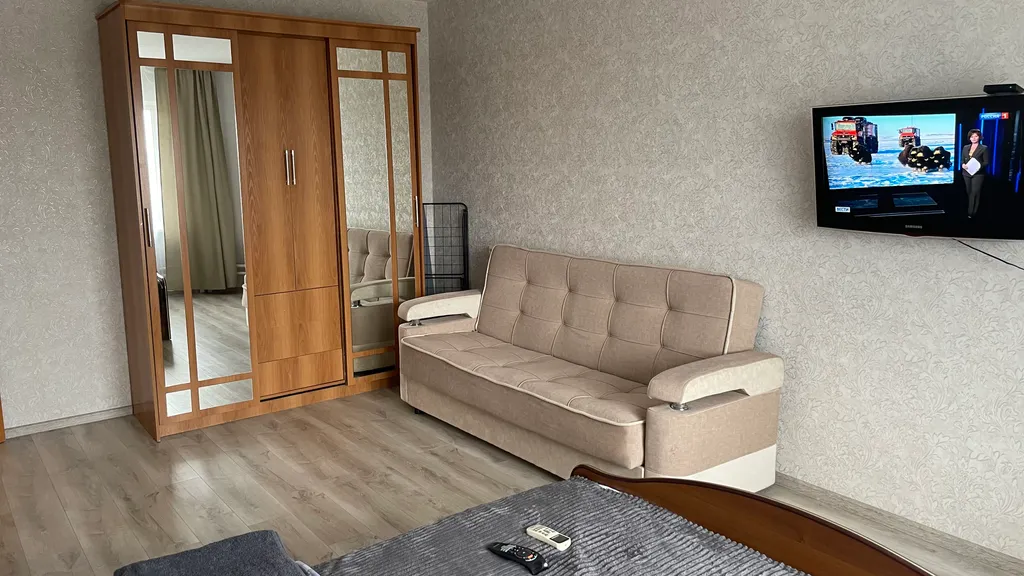 Уютная квартира рядом с аэропортом Толмачево и экспоцентром