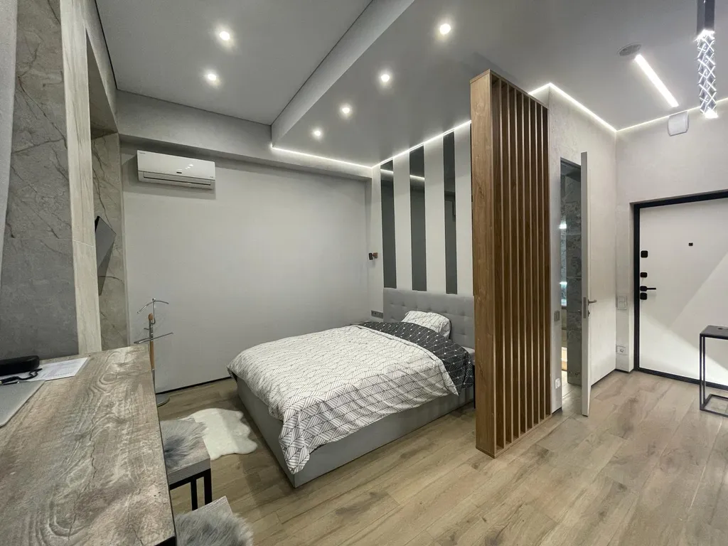 Романтичная студия в стиле лофт с прямым видом на море