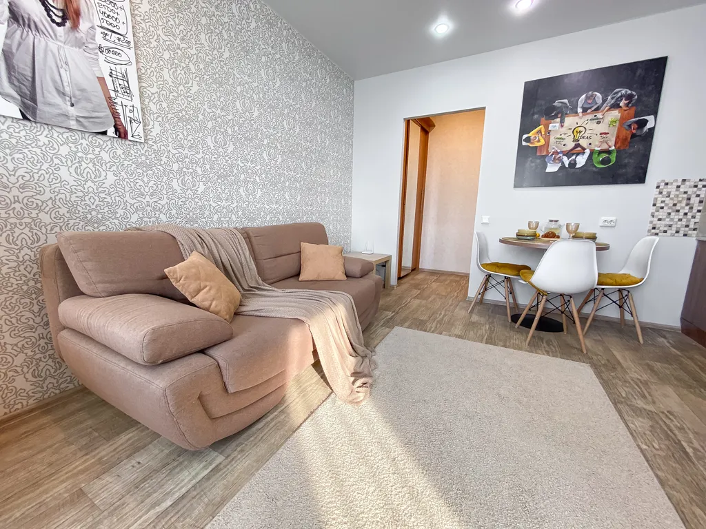 Светлая квартира у ТЦ Аквамолл