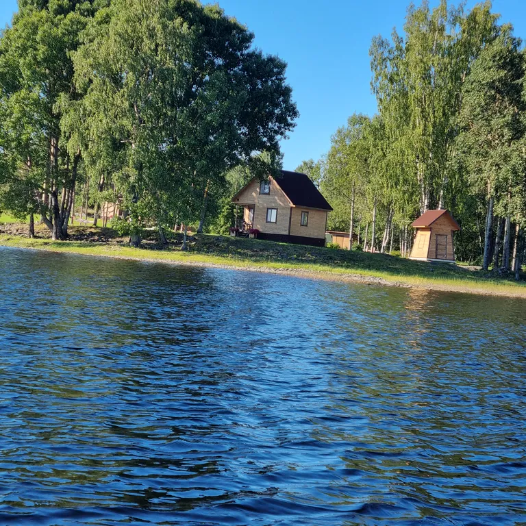 Уютный дом на берегу озера "Прозрачный берег №1"