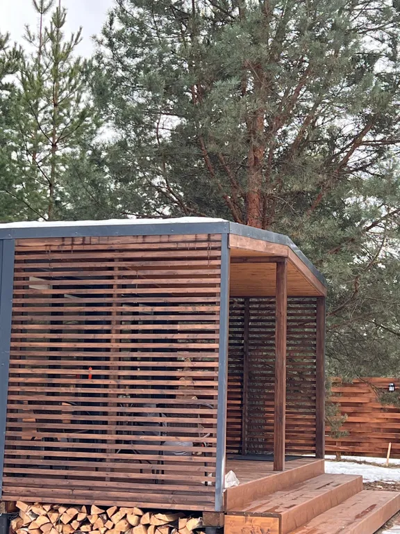 Домик в сосновом лесу с банным чаном