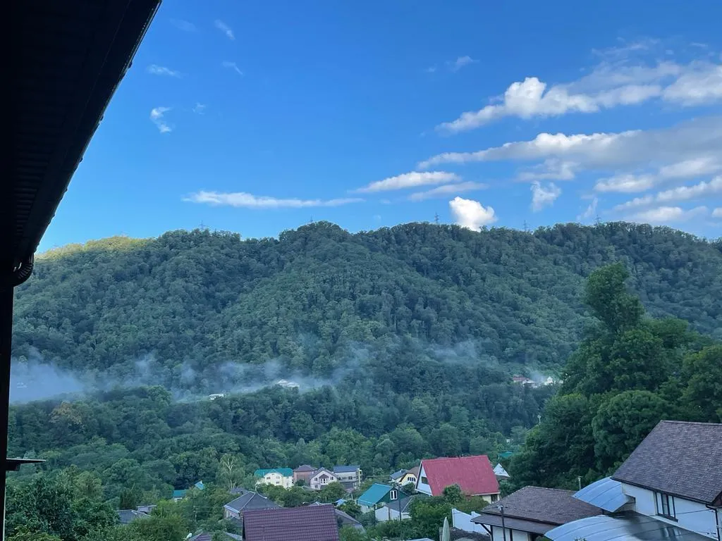 Коттедж Мансардный этаж с видом на лес вокруг — Сочи