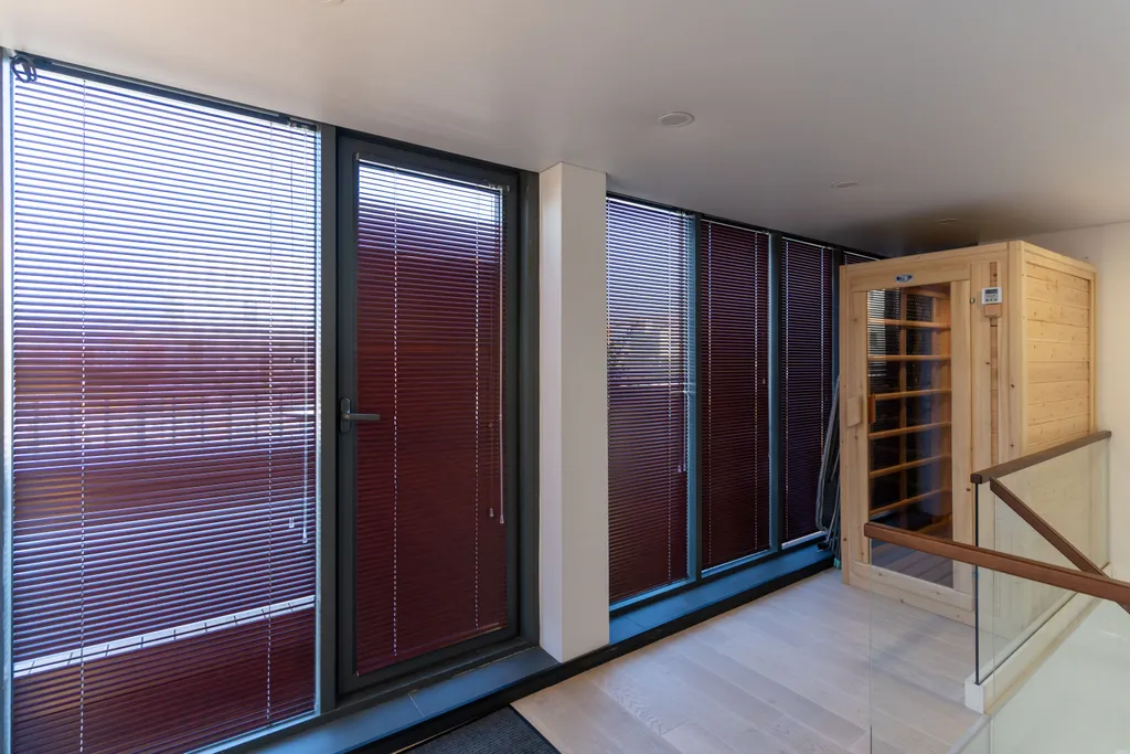 Двухэтажная квартира с мини-сауной и террасой на крыше