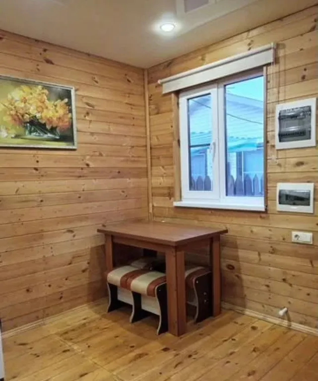 Деревянный домик у моря