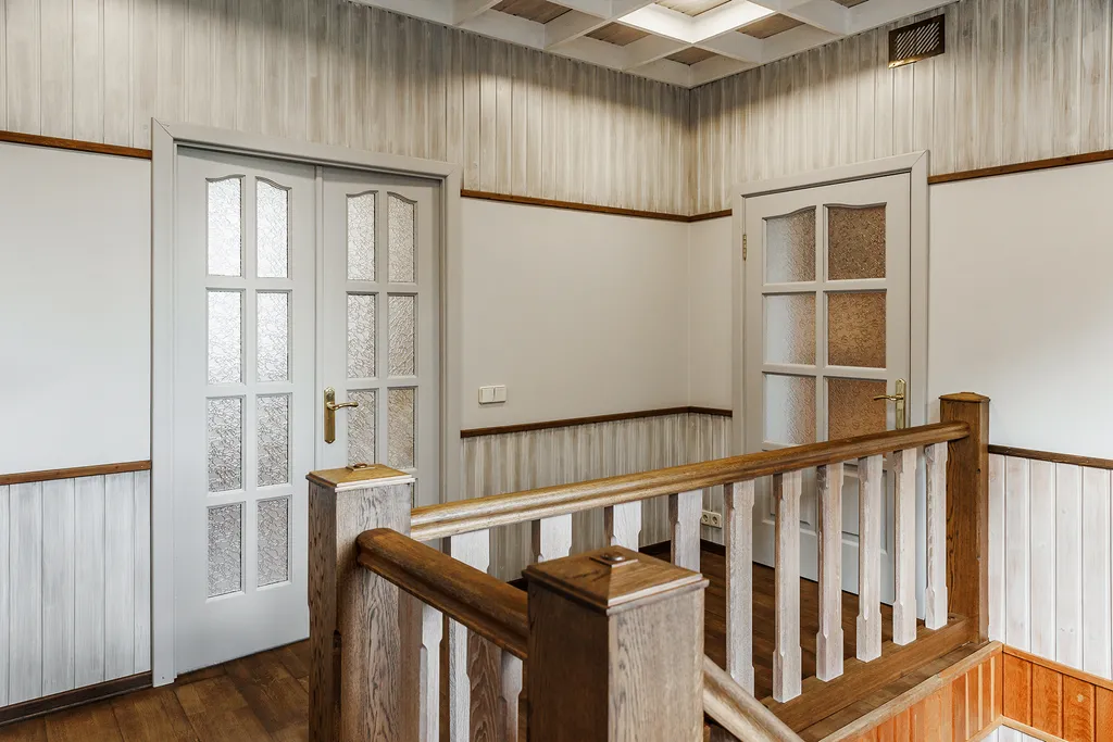 Современный дом с бассейном и сауной для большой компании