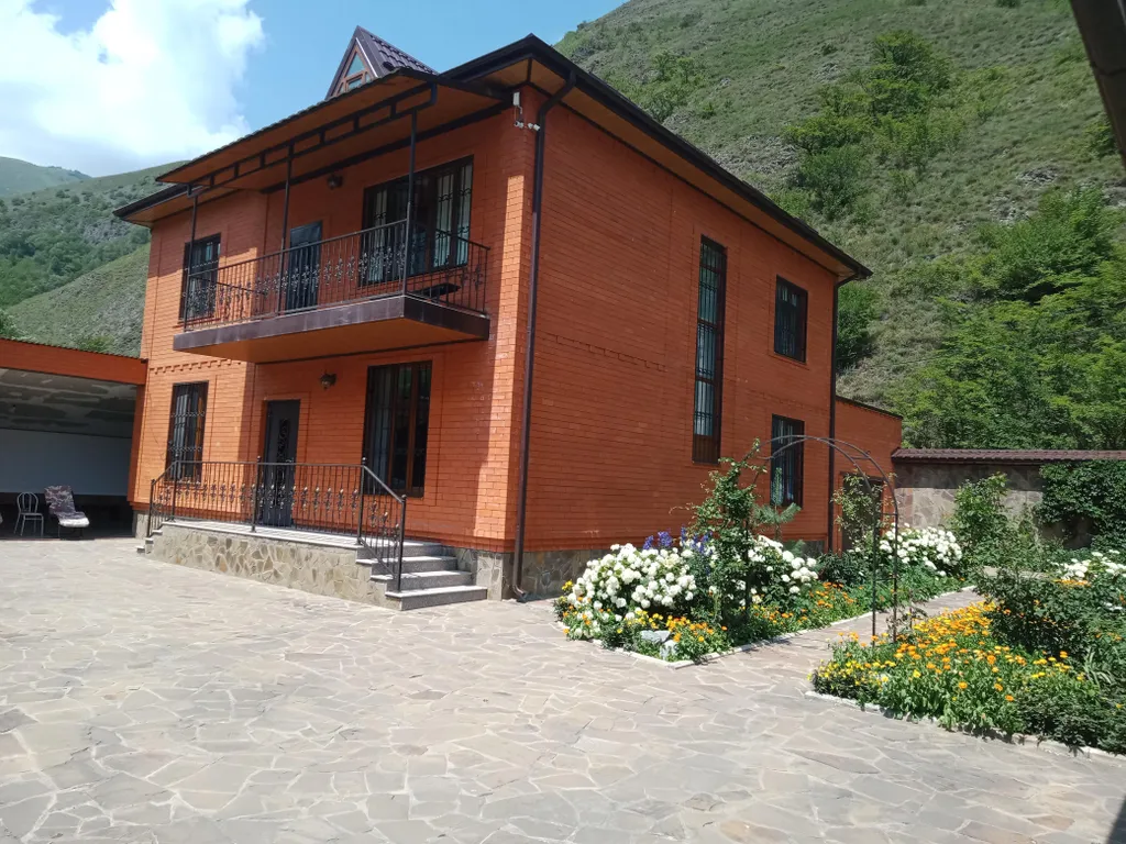 Уютный дом в горах