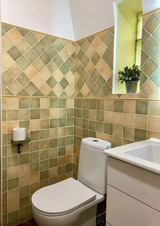 Загородный дом с садом и бассейном