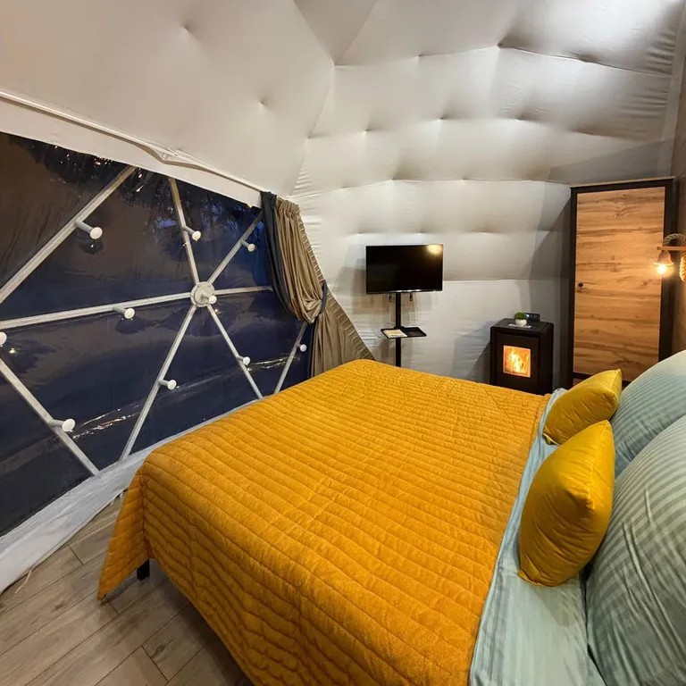 Дом-купольный в сосновом лесу для двоих