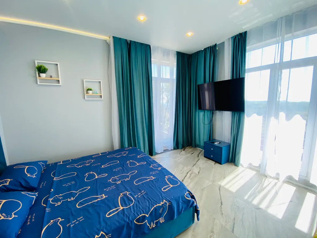 Трехэтажный коттедж с баней и бассейном