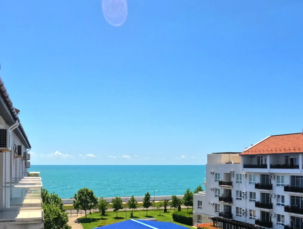 Квартира Студия с балконом и видом на синее море и горы — аренда посуточно в Сириус