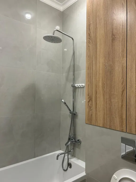 Стильная квартира с балконом в верхней части города