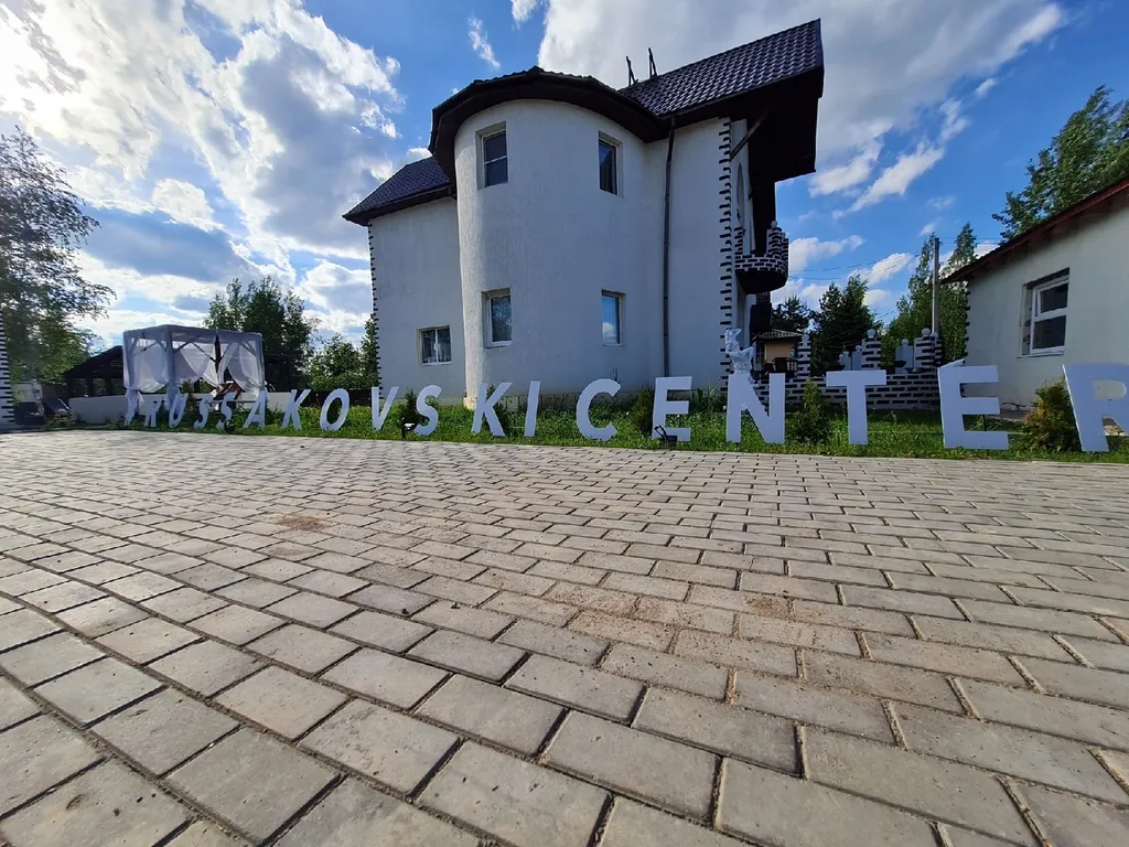 Коттедж Домик-шале-люкс с гидромассажной ванной — Великий Новгород