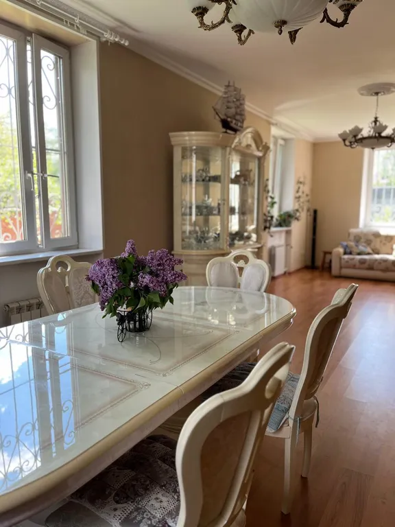 Шикарный загородный дом с бильярдом