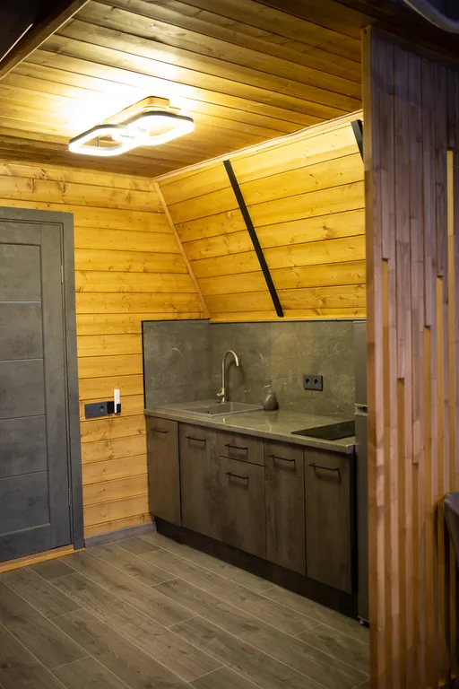 Треугольный дом в аренду с банным чаном и баней