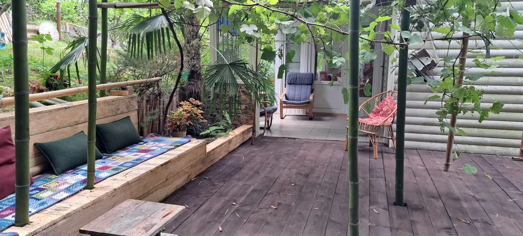 Дом в бамбуках в 500 метрах от моря