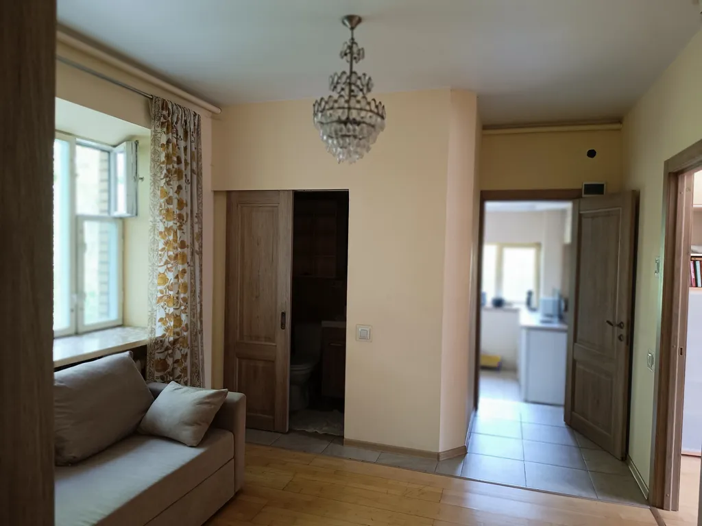 Вместительный, теплый дом на берегу реки Воря