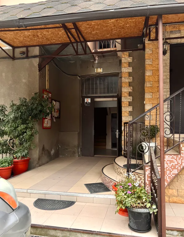 Квартира Двухкомнатная квартира у моря, первая береговая линия — Сухум