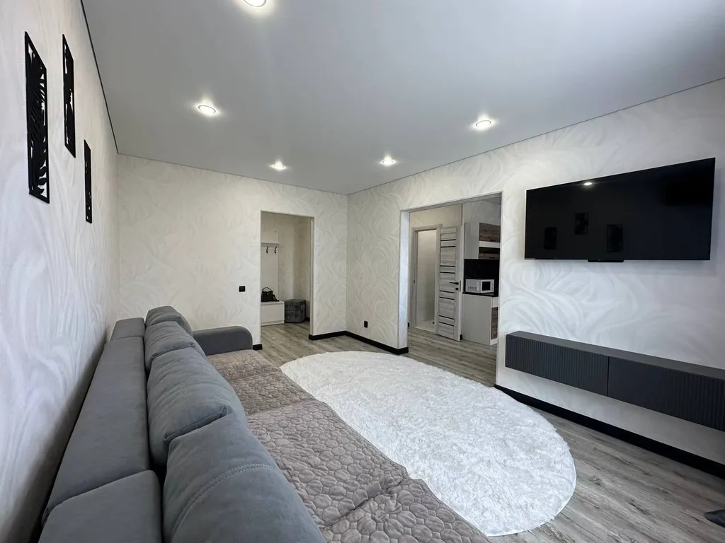 3-комнатная квартира, 5 минут до Фермер базара, Города Еды и ТЦ Окей