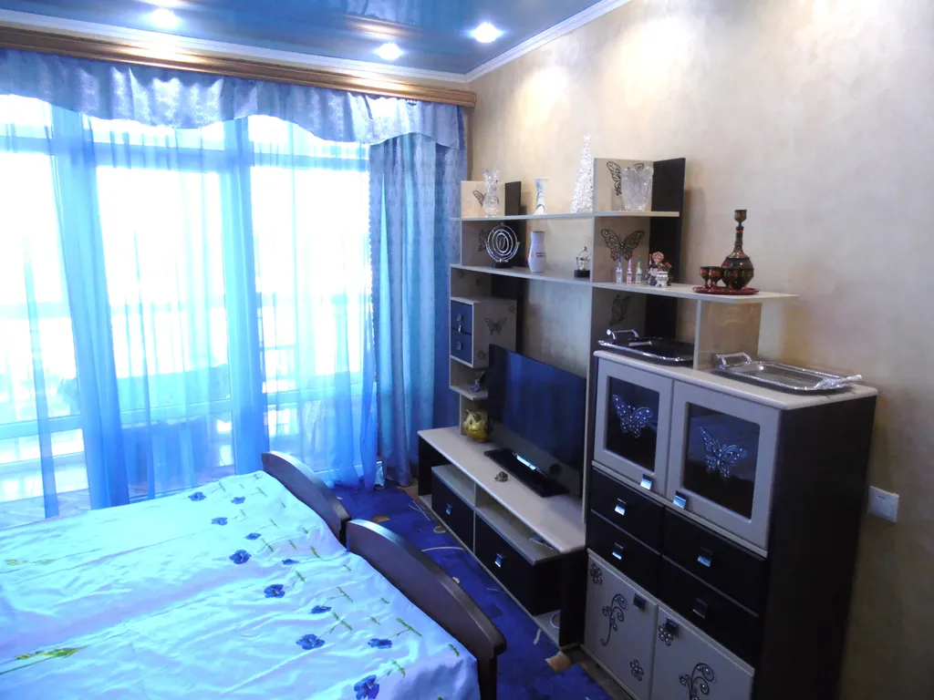 Апартамент в курортном городке с видом на море