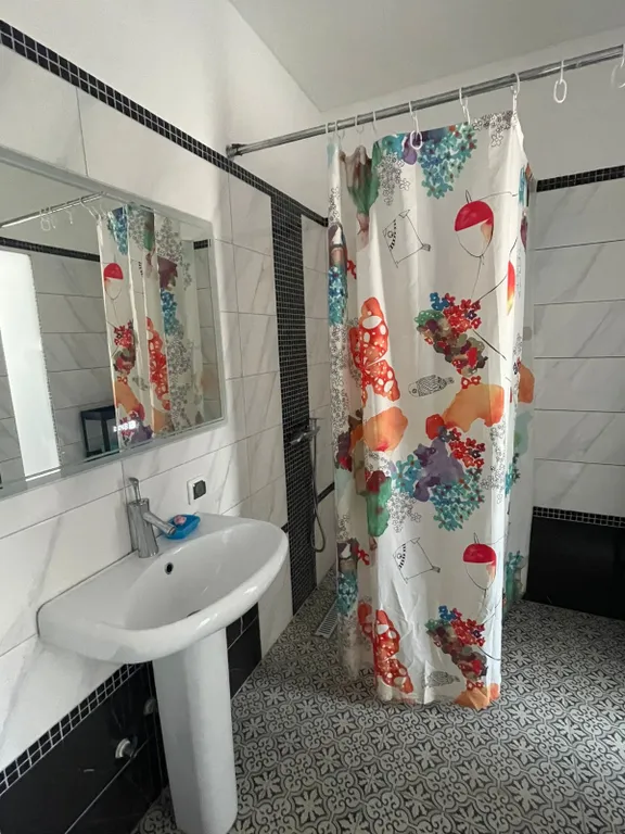 Семейные апартаменты в черно- белом стиле