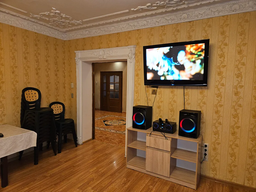 Коттедж Коттедж с большим бассейном — Черное