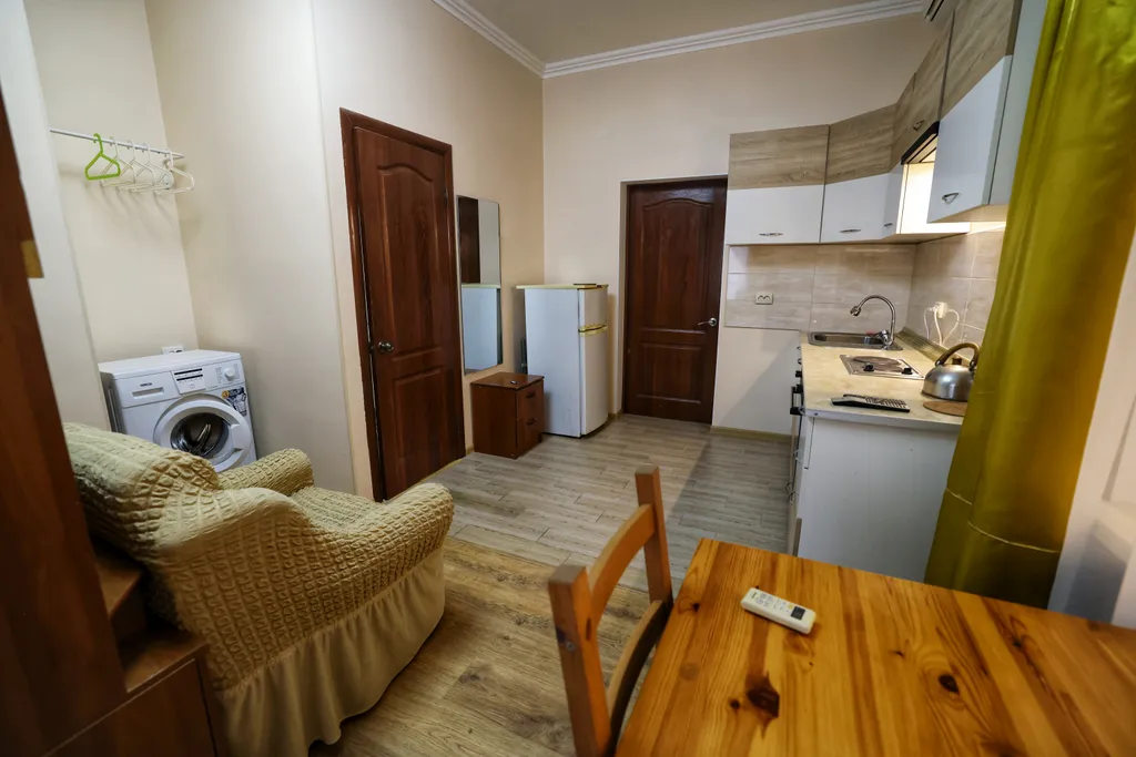 Квартира Квартира Трехместный номер с доп. местом без балкона с видом во двор с кухней — Лазаревское