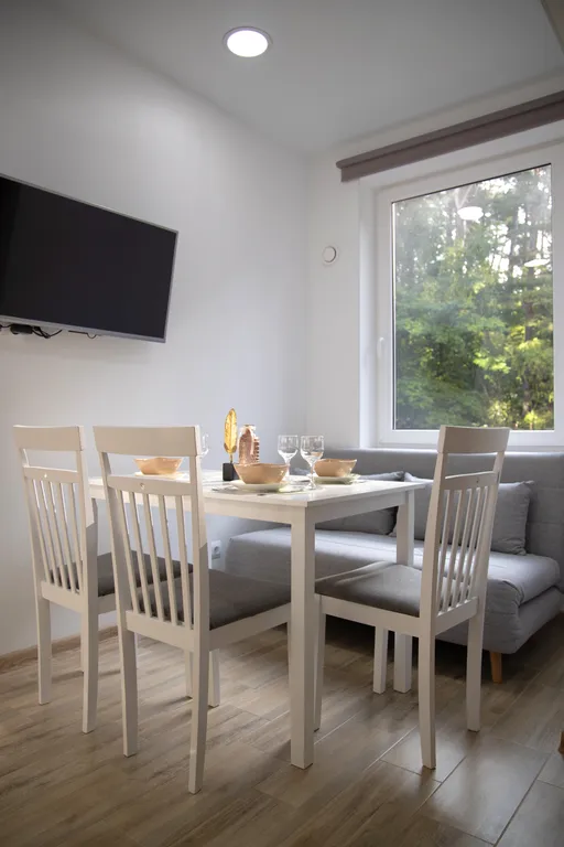 Студия с видом на сосновый лес