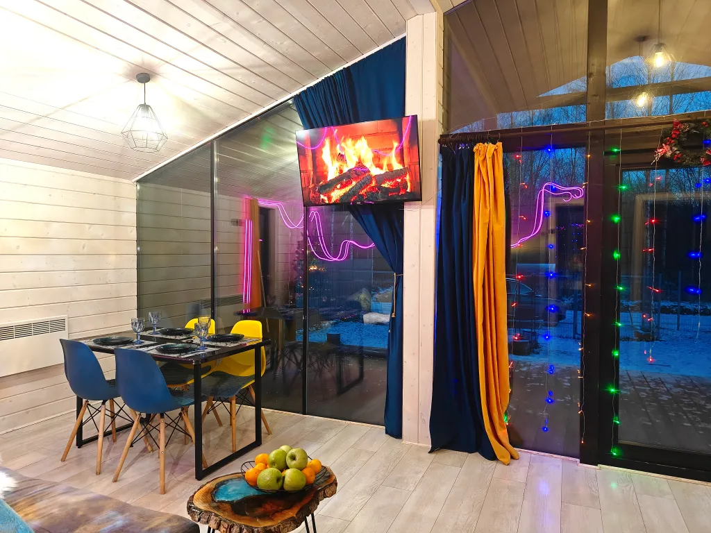 Панорамный коттедж с сауной у леcа