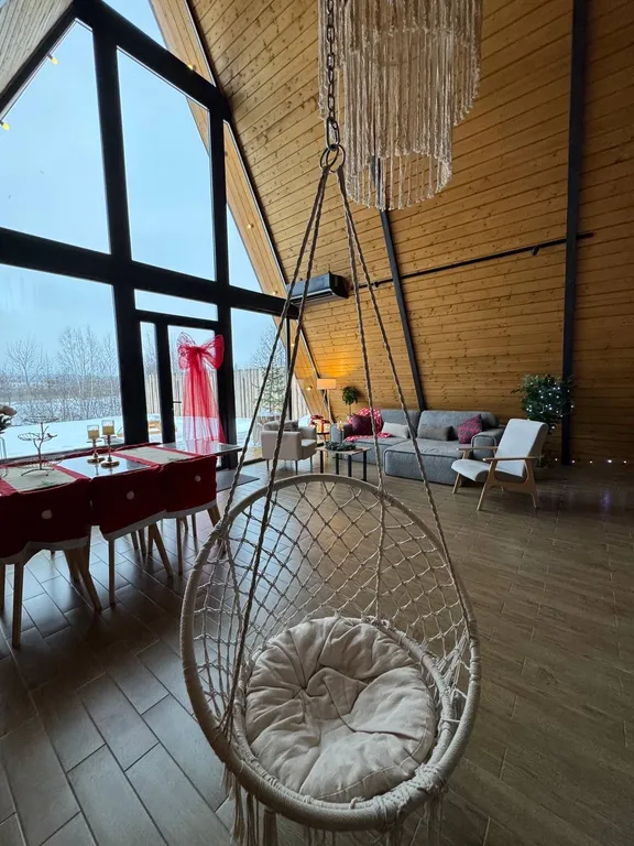 Большой а-фрейм с панорамной сауной и ванной