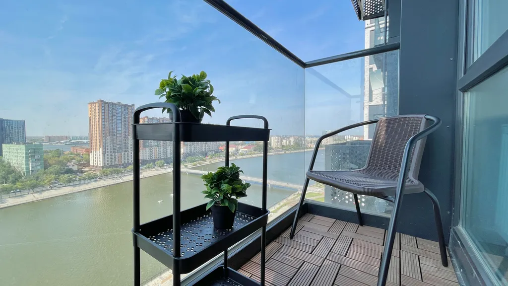 Квартира с видом на речной берег