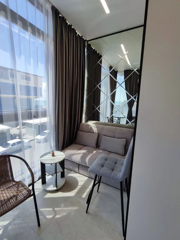 Просторные апартаменты с лоджией