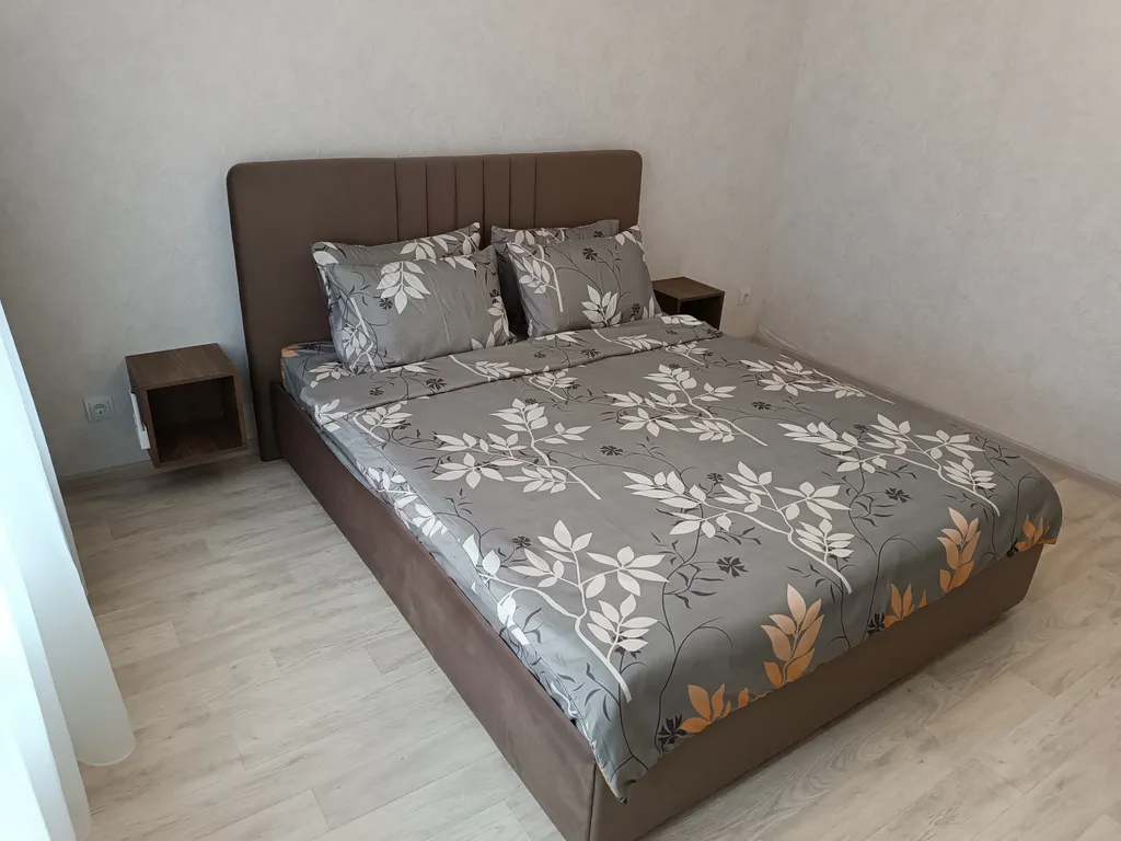 Новая квартира с видом на бухту, Маркхотскийй хребет и гору Колдун