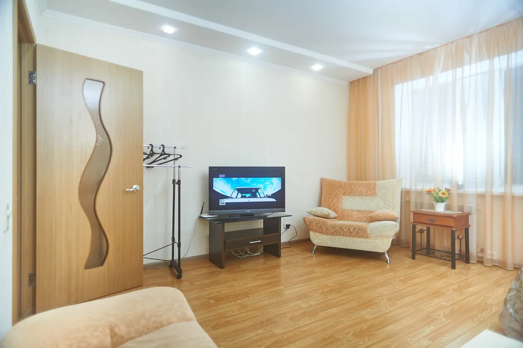 Двухкомнатная с изолированными комнатами в центре рядом с зоопарком