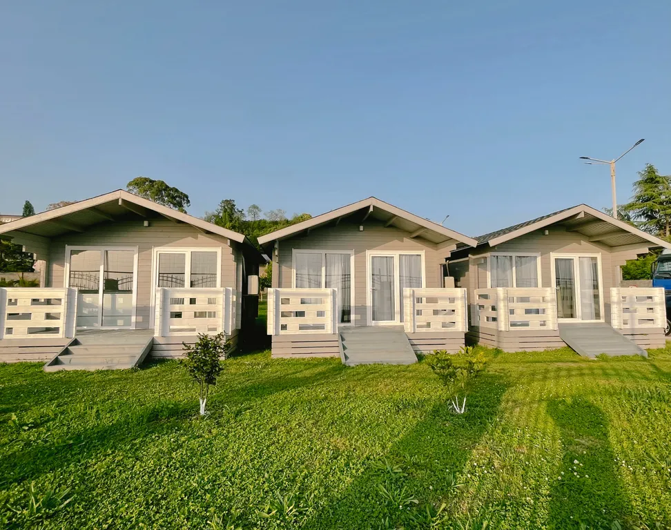 Ваш личный домик у моря с видом на бассейн