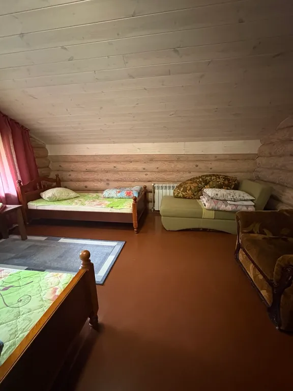 Деревянный дом у озера с сауной и бильярдом